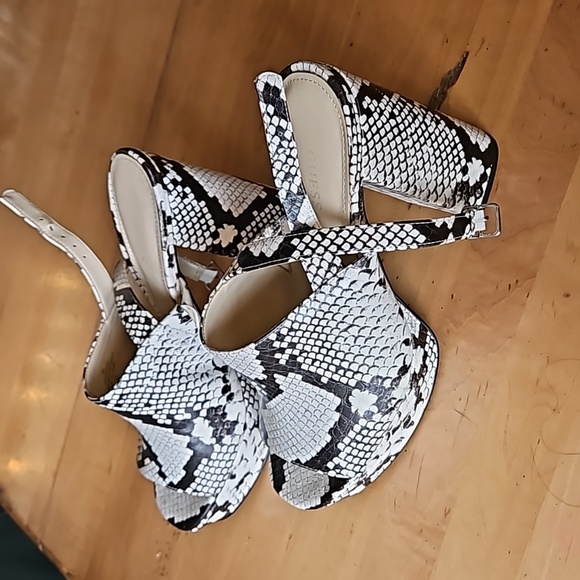 Block heel sandals - Picture 7 of 8